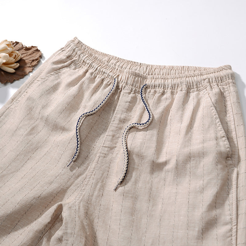 Bermuda de Linho Listrada Garenzi GZ503 confeccionada em linho nobre, com listras discretas, caimento elegante e toque suave.