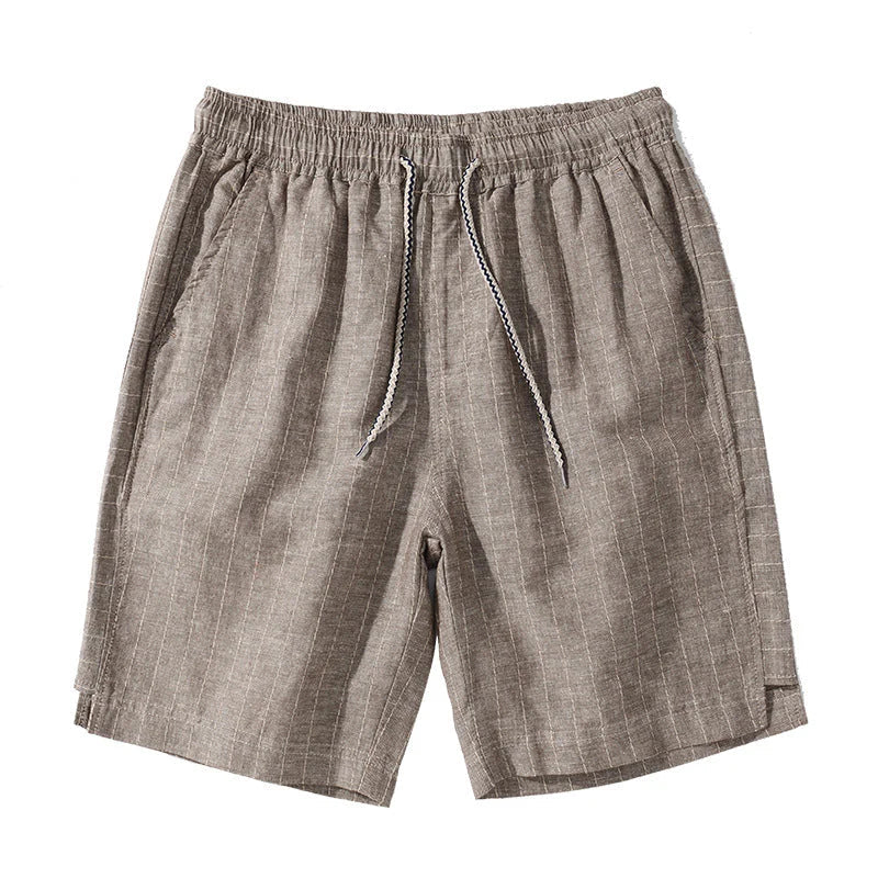 Bermuda de Linho Listrada Garenzi GZ503 confeccionada em linho nobre, com listras discretas, caimento elegante e toque suave.