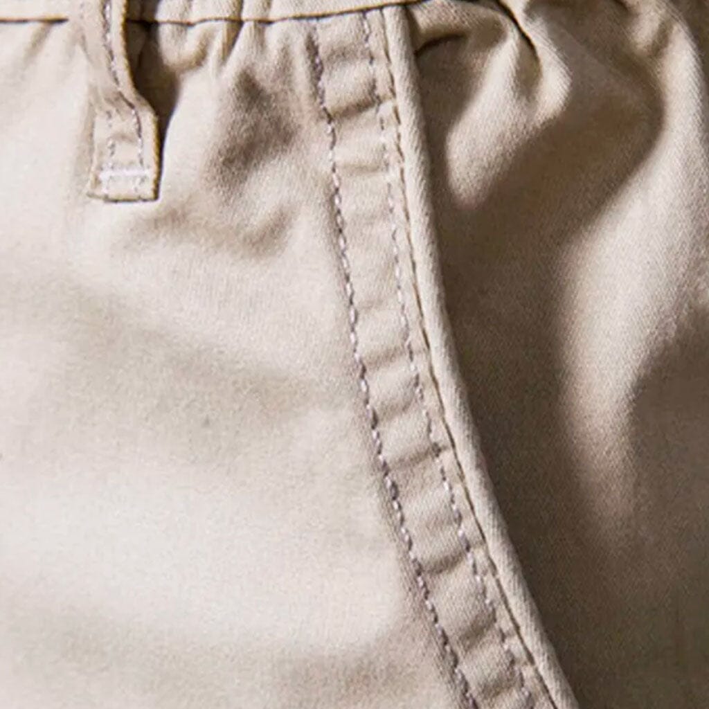 Bermuda Masculina Cetino Garenzi GZ521 confeccionada em borda premium, com caimento ajustado, visual moderno e acabamento refinado.