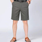 Bermuda Masculina Classic Comfort Garenzi GZ517 confeccionada em brim premium, com caimento ajustado, visual elegante e conforto para uso diário.