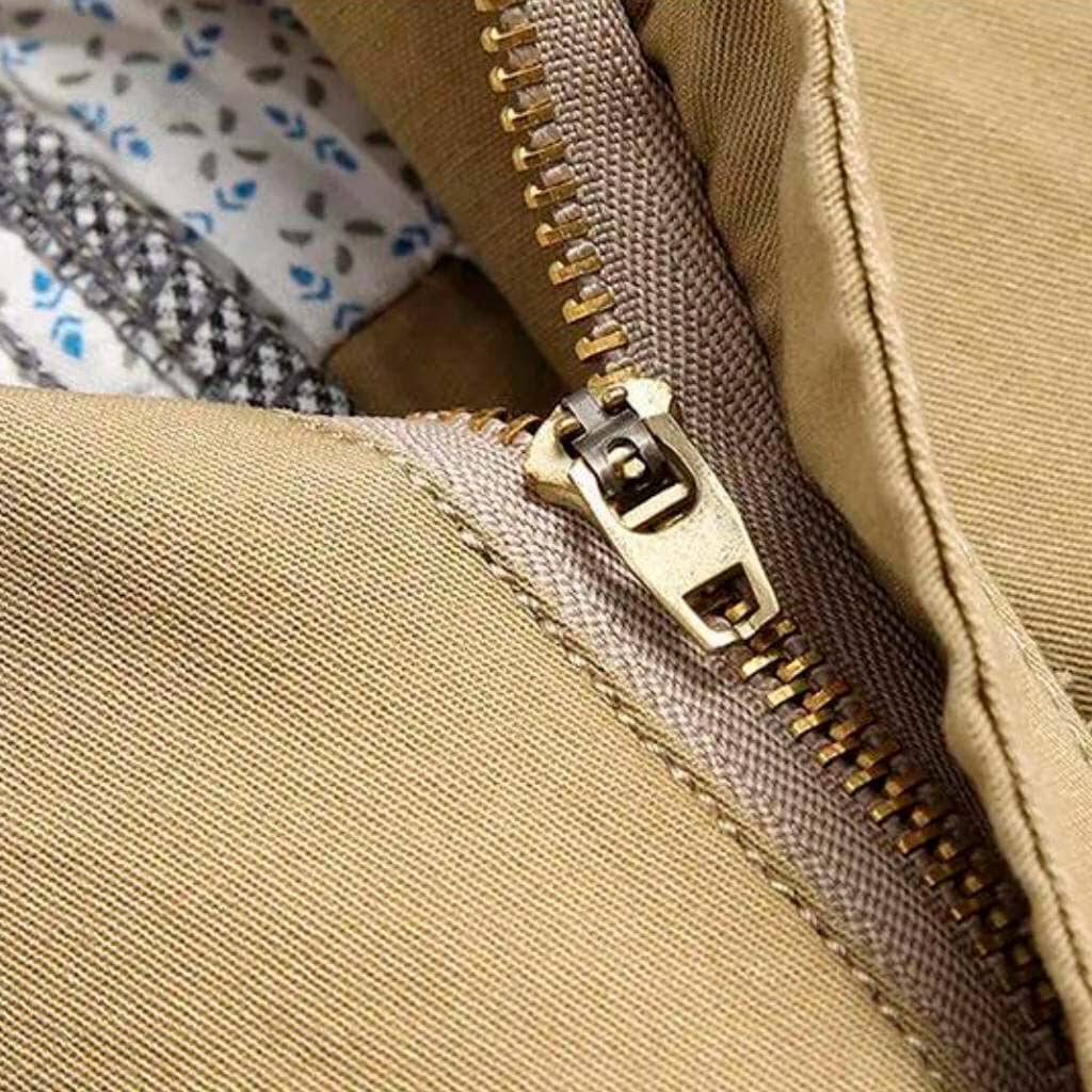 Bermuda Masculina Classic Comfort Garenzi GZ517 confeccionada em brim premium, com caimento ajustado, visual elegante e conforto para uso diário.