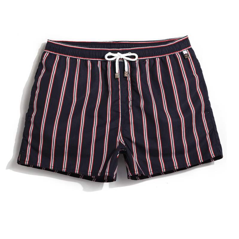 Bermuda Masculina Praia Listrada Garenzi GZ504 confeccionada em tecido leve, com estampa listrada clássica, secagem rápida e caimento confortável.