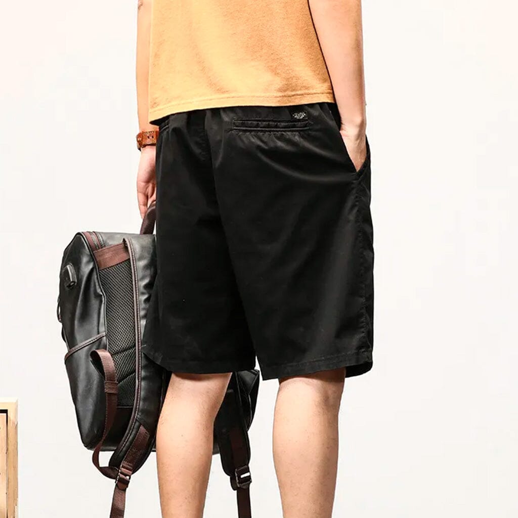 Bermuda Masculina Street Garenzi GZ514 confeccionada em sarja premium, com caimento ajustado, visual urbano e acabamento refinado para o dia a dia.