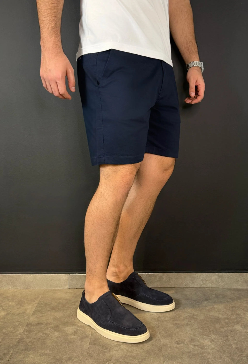 Bermuda Sarja Premium Garenzi masculina com caimento moderno, acabamento refinado e tecido confortável, ideal para uso casual e elegante