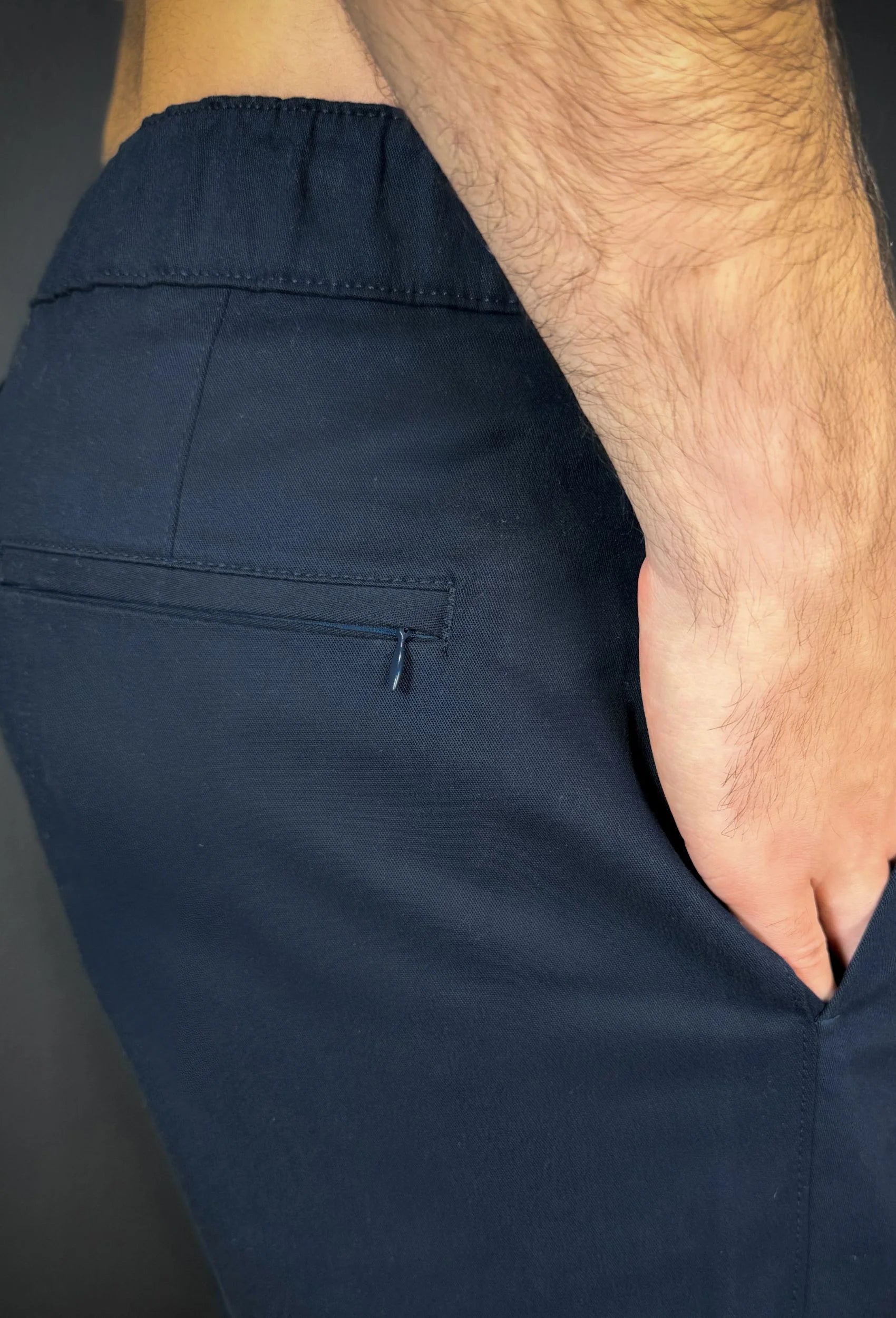 Bermuda Sarja Premium Garenzi masculina com caimento moderno, acabamento refinado e tecido confortável, ideal para uso casual e elegante