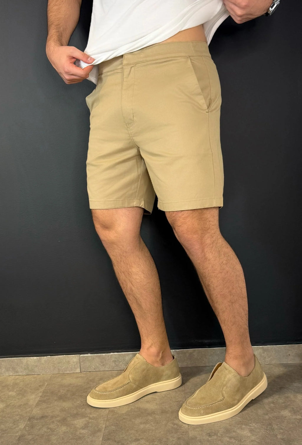 Bermuda Sarja Premium Garenzi masculina com caimento moderno, acabamento refinado e tecido confortável, ideal para uso casual e elegante