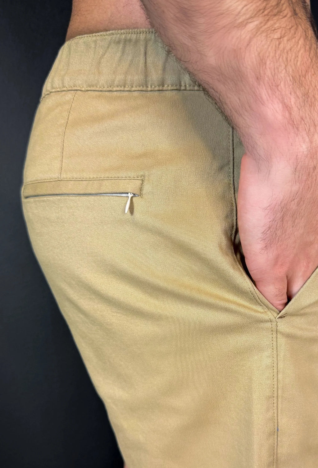 Bermuda Sarja Premium Garenzi masculina com caimento moderno, acabamento refinado e tecido confortável, ideal para uso casual e elegante