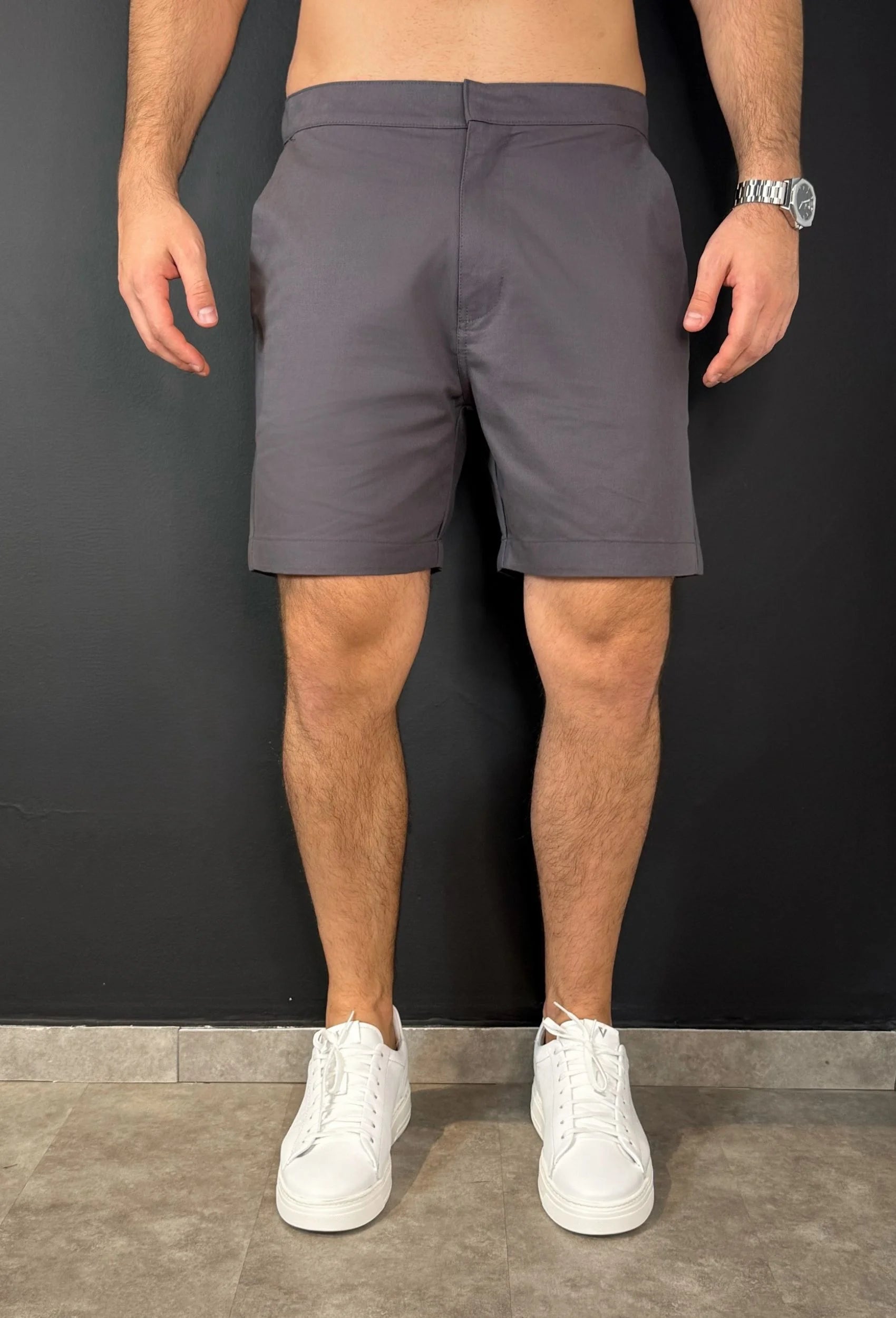 Bermuda Sarja Premium Garenzi masculina com caimento moderno, acabamento refinado e tecido confortável, ideal para uso casual e elegante