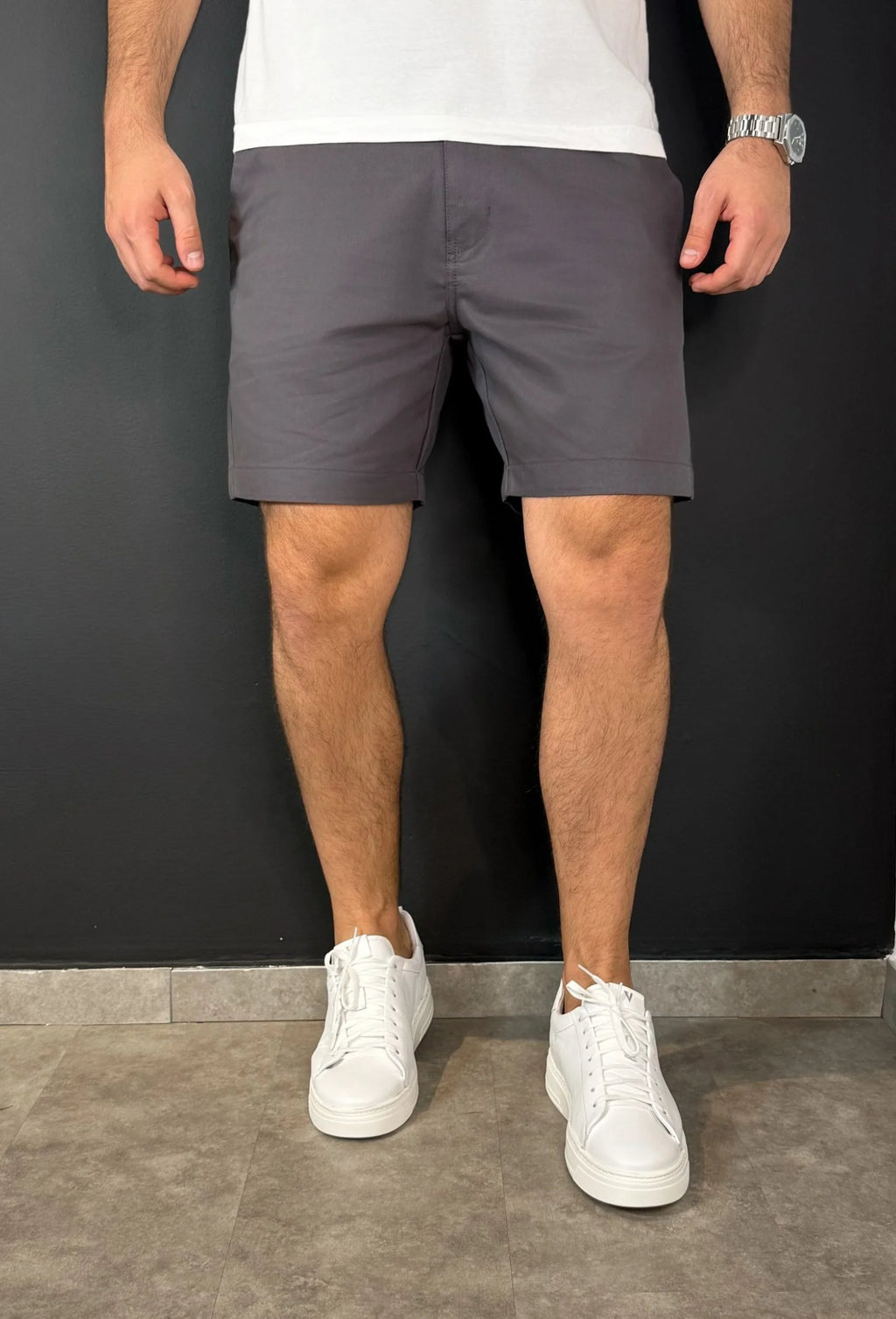 Bermuda Sarja Premium Garenzi masculina com caimento moderno, acabamento refinado e tecido confortável, ideal para uso casual e elegante