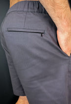 Bermuda Sarja Premium Garenzi masculina com caimento moderno, acabamento refinado e tecido confortável, ideal para uso casual e elegante