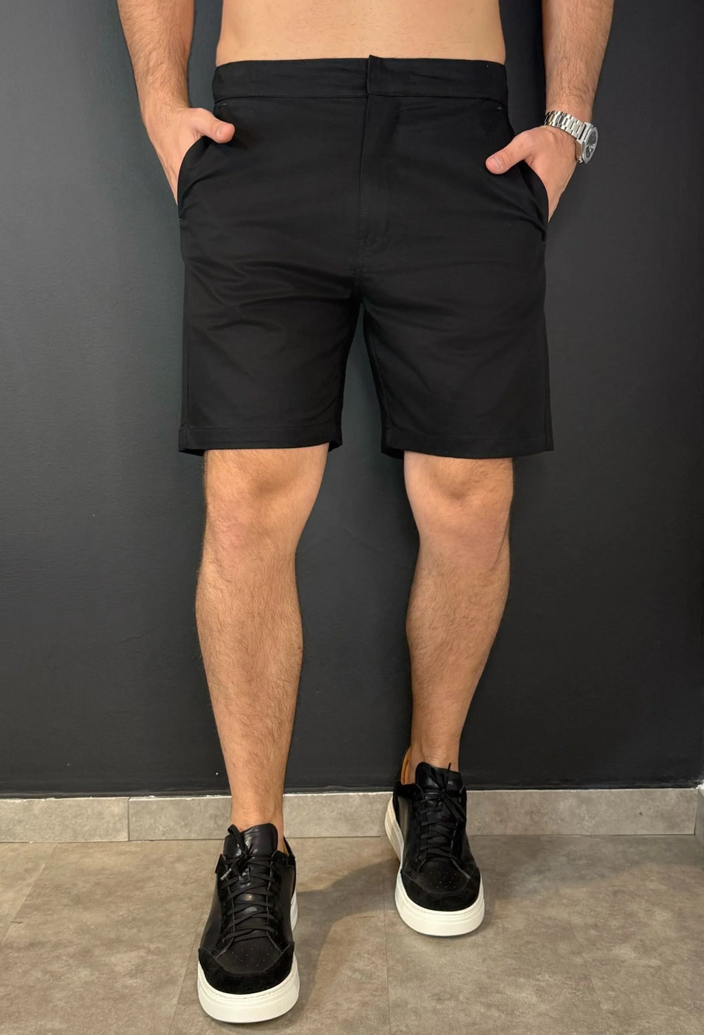 Bermuda Sarja Premium Garenzi masculina com caimento moderno, acabamento refinado e tecido confortável, ideal para uso casual e elegante