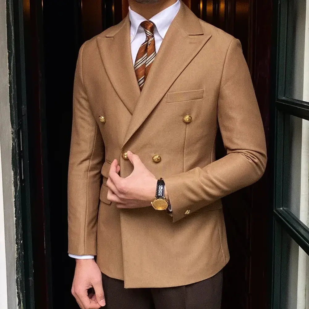 Blazer Masculino Transpassado Garenzi GZ062 confeccionado em ecomicrofibra, com abotoamento duplo, forro refinado e visual elegante.