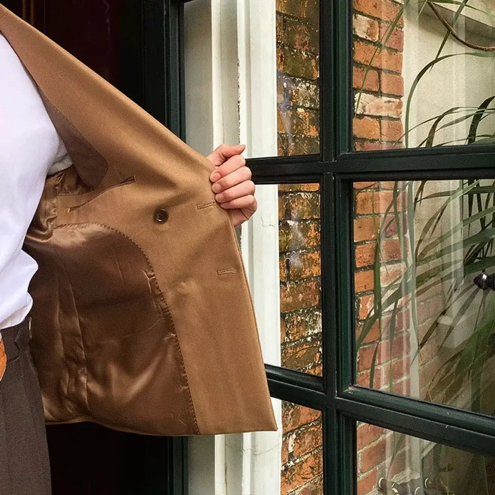 Blazer Masculino Transpassado Garenzi GZ062 confeccionado em ecomicrofibra, com abotoamento duplo, forro refinado e visual elegante.