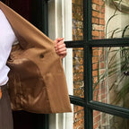 Blazer Masculino Transpassado Garenzi GZ062 confeccionado em ecomicrofibra, com abotoamento duplo, forro refinado e visual elegante.