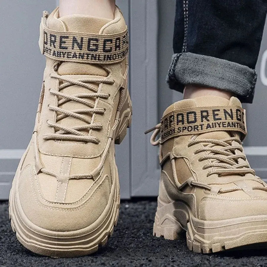 Bota Masculina British Garenzi GZ285 confeccionada em couro premium, com solado antiderrapante, forro acolchoado e visual robusto.