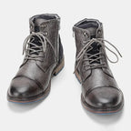 Bota Masculina de Couro Garenzi GZ284 confeccionada em couro premium, com interior acolchoado, solado emborrachado e visual robusto.