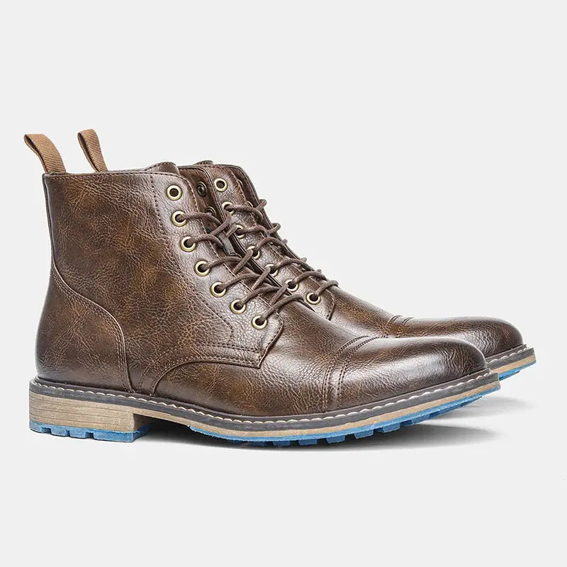 Bota Masculina de Couro Garenzi GZ284 confeccionada em couro premium, com interior acolchoado, solado emborrachado e visual robusto.
