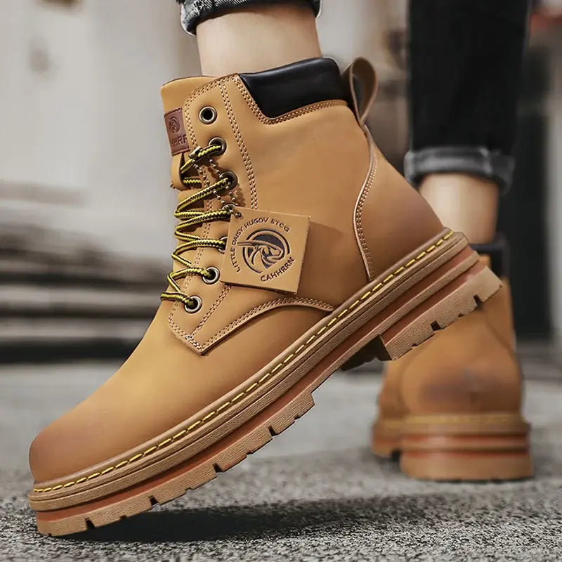 Bota Masculina Urban Garenzi GZ279 confeccionada com materiais premium, interior acolchoado, solado antiderrapante e visual moderno.