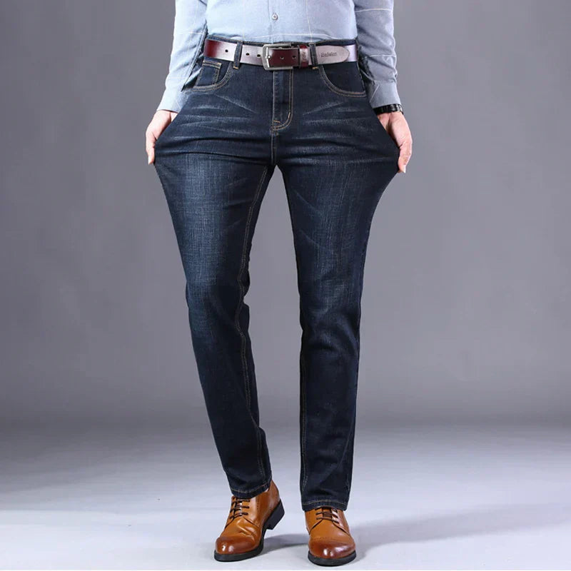 Calça Jeans Masculina Spectre Garenzi GZ260 com tecido premium, interior macio, acabamento impecável e design sofisticado.