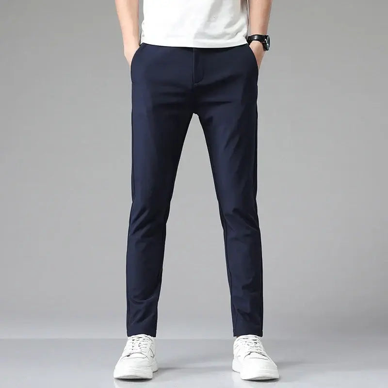 Calça Social Masculina Slim Garenzi GZ007 com tecido premium, modelagem slim fit, caimento alinhado e visual moderno.