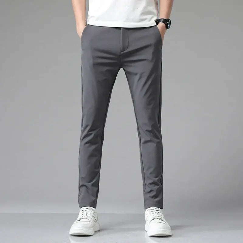 Calça Social Masculina Slim Garenzi GZ007 com tecido premium, modelagem slim fit, caimento alinhado e visual moderno.