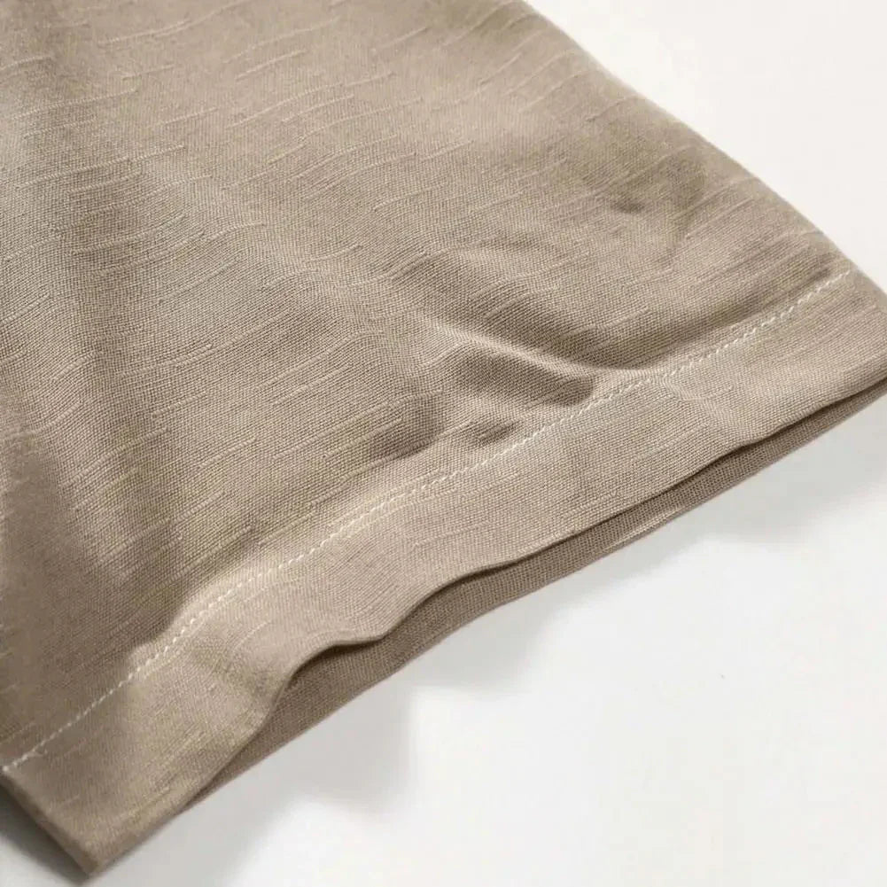 Camisa Manga Curta Lisa Garenzi GZ537 com tecido respirável, design minimalista, caimento confortável e visual elegante.