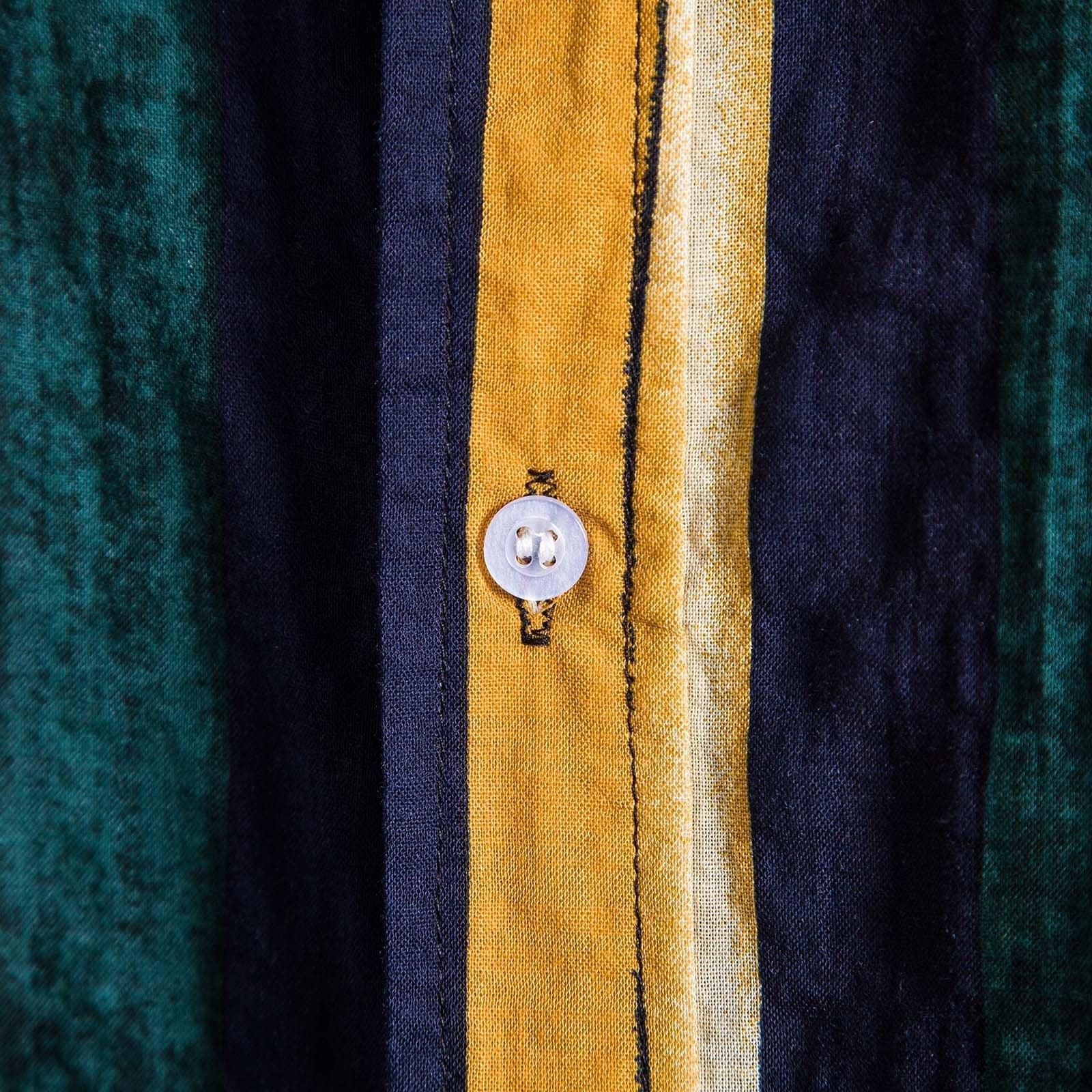 Camisa Manga Curta Vintage Garenzi GZ597 com design retrô, tecido leve, caimento confortável e visual sofisticado.