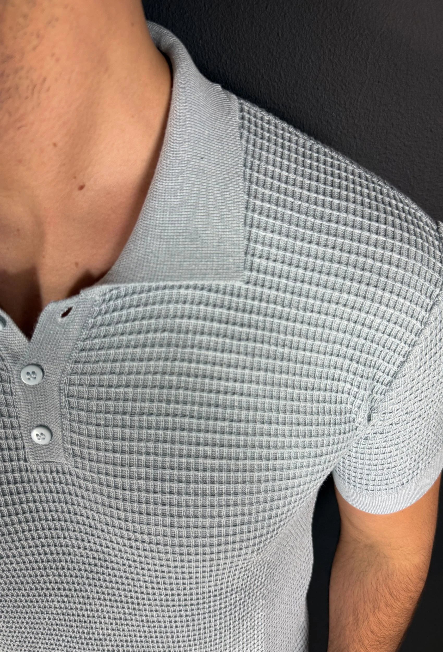 Camisa Polo Texture Premium Garenzi masculina com tecido texturizado, caimento moderno e acabamento refinado para uso casual e elegante