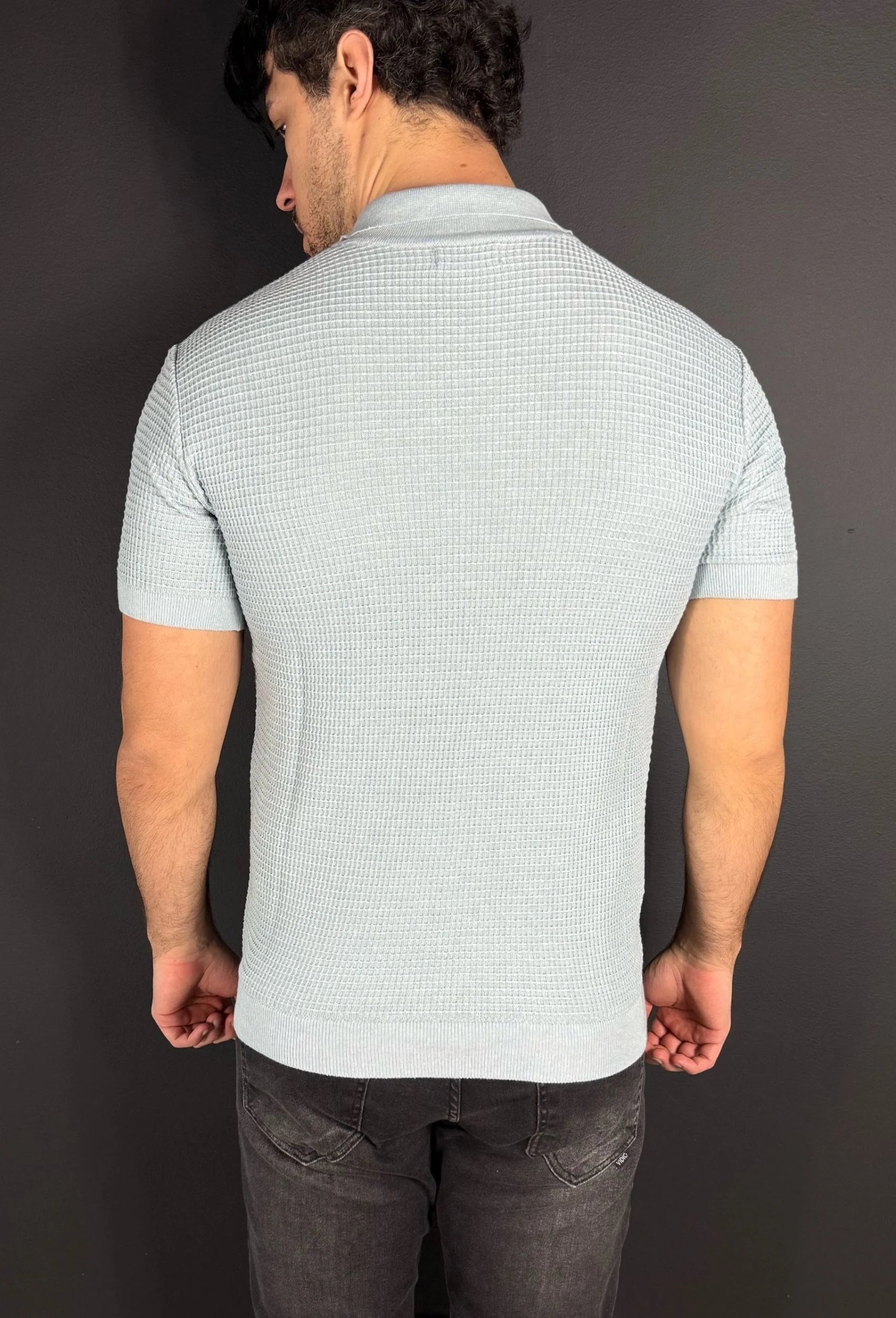 Camisa Polo Texture Premium Garenzi masculina com tecido texturizado, caimento moderno e acabamento refinado para uso casual e elegante