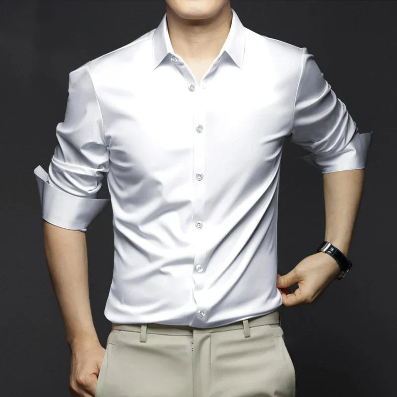 Camisa Social Masculina Spectre Garenzi GZ014 confeccionada em tecido tecnológico, com acabamento anti-odor, caimento elegante e visual sofisticado.