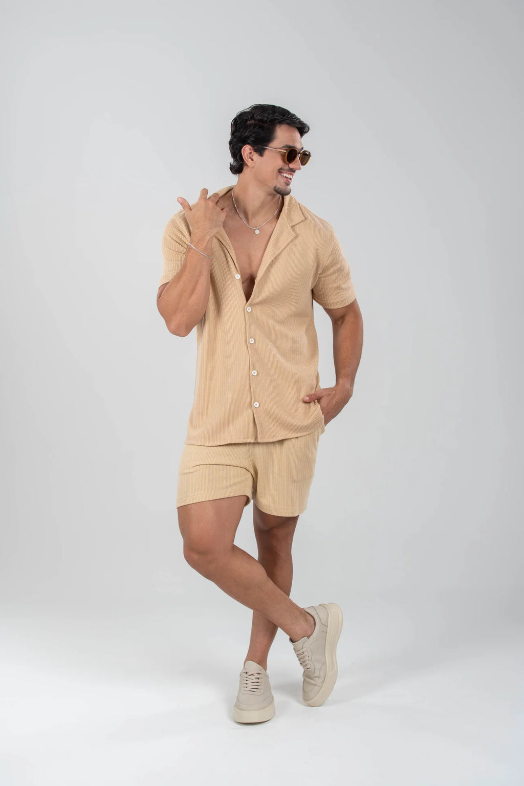 Conjunto Paradizo Garenzi Masculino com camisa de manga curta e calção, tecido leve, caimento moderno e visual casual confortável