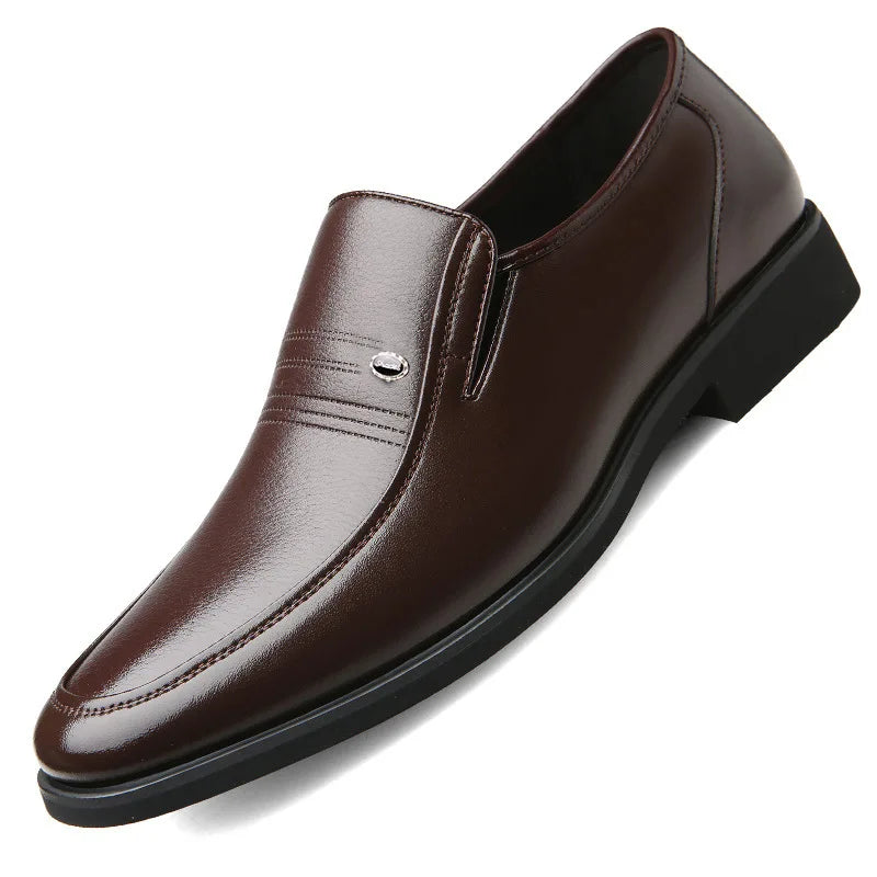Mocassim Masculino de Couro Garenzi GZ304 confeccionado em material de alta qualidade, com palmilha macia, solado resistente e visual elegante.