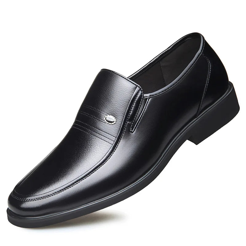 Mocassim Masculino de Couro Garenzi GZ304 confeccionado em material de alta qualidade, com palmilha macia, solado resistente e visual elegante.