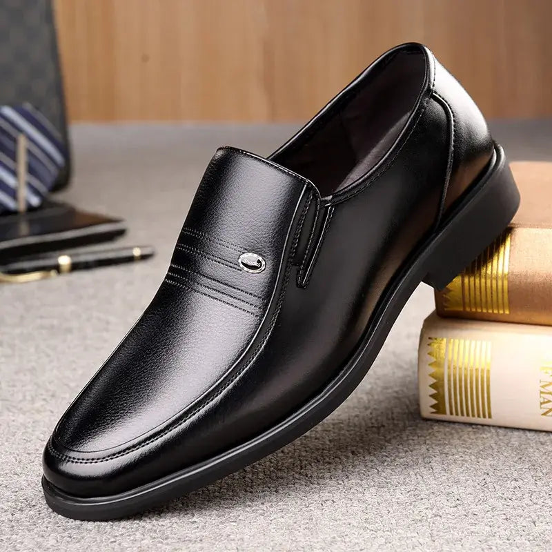 Mocassim Masculino de Couro Garenzi GZ304 confeccionado em material de alta qualidade, com palmilha macia, solado resistente e visual elegante.