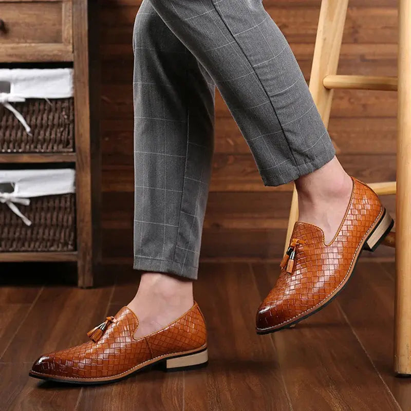 Mocassim Masculino de Couro Oxford Garenzi GZ307 confeccionado em couro legítimo, com palmilha acolchoada, solado flexível e visual sofisticado.