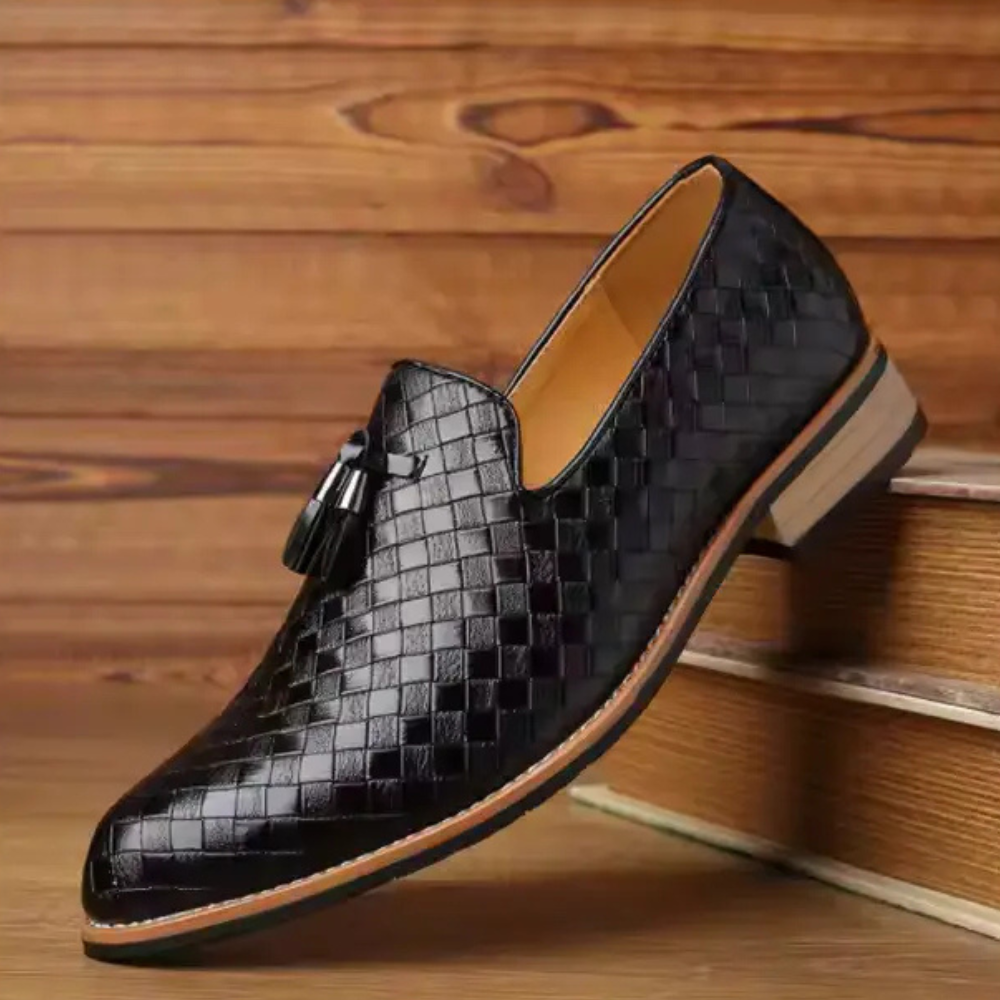 Mocassim Masculino de Couro Oxford Garenzi GZ307 confeccionado em couro legítimo, com palmilha acolchoada, solado flexível e visual sofisticado.