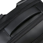 Mochila Executiva Garenzi GZ066 impermeável, com compartimento para notebook 15”, porta USB integrada e design moderno e funcional.