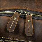 Mochila Executiva em Couro Retrô Garenzi GZ071 em couro legítimo, design retrô moderno, compartimentos funcionais e acabamento refinado.