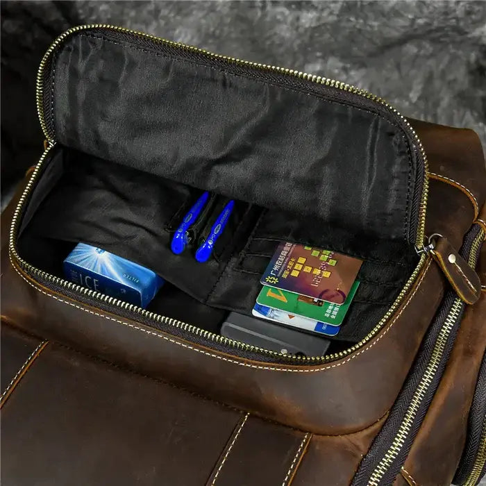 Mochila Executiva em Couro Retrô Garenzi GZ071 em couro legítimo, design retrô moderno, compartimentos funcionais e acabamento refinado.
