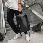 Mochila Executiva em Couro Venice Garenzi GZ068 com couro sintético refinado, design minimalista, compartimentos organizados e visual profissional.