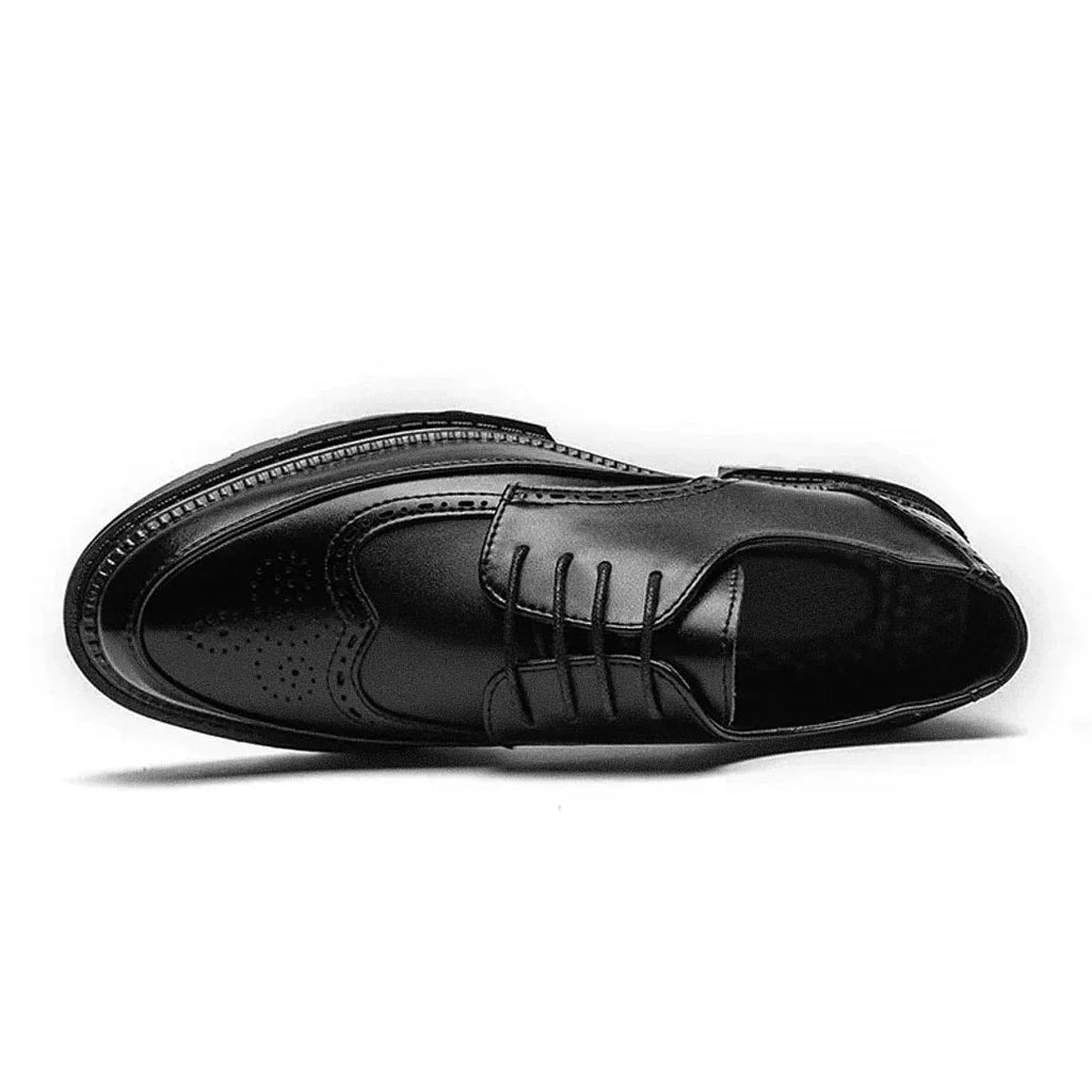 Sapato Masculino Derby Garenzi GZ358 confeccionado em couro premium, com solado tratorado, acabamento fosco e design robusto.