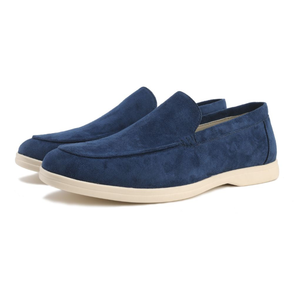 Sapato Masculino Loafer Garenzi GZ366 confeccionado em camurça premium, com calce confortável, visual sofisticado e acabamento refinado.