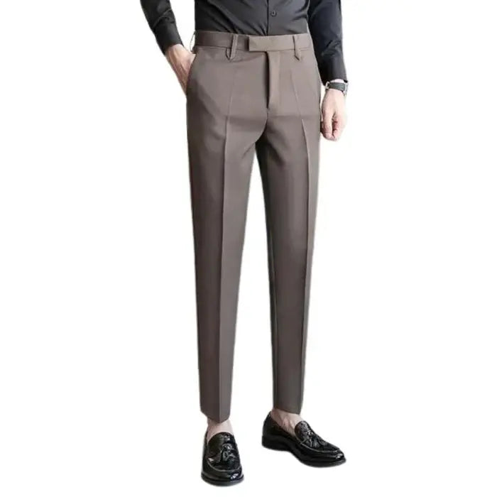 Calça de Alfaiataria Masculina Slim Garenzi GZ009 com corte slim, tecido premium e acabamento refinado para visual moderno e elegante.