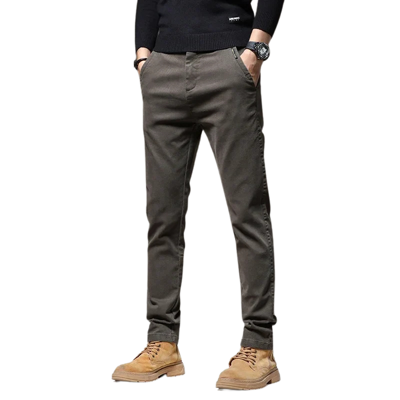 Calça Jeans Masculina Garenzi GZ002 em denim de alta qualidade com caimento moderno e estilo versátil para uso diário.