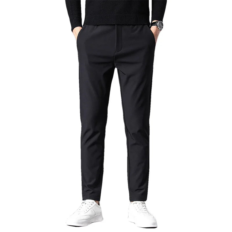 Calça Social Masculina Garenzi GZ001 com tecido tecnológico, elasticidade e caimento elegante para composições casuais ou sociais.