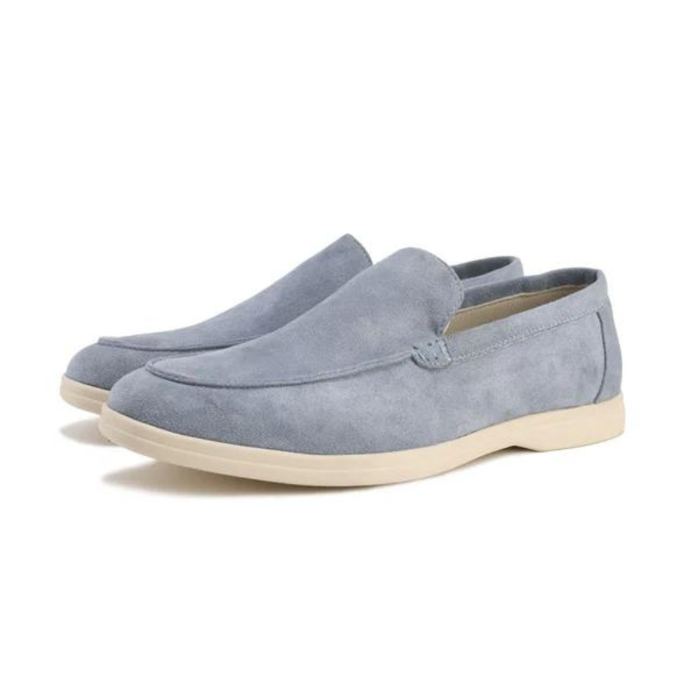 Sapato Masculino Loafer Garenzi GZ366 em camurça macia com acabamento elegante e estilo versátil para visual casual ou refinado.